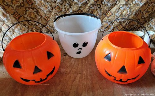 Vintage Jack-O-Lantern Halloween Buckets + Plastic Ghost Bucket  (1 of 4)