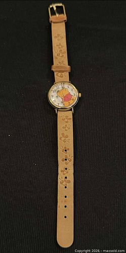 Vintage Timex Disney Winnie the Pooh Watch  (1 of 9)