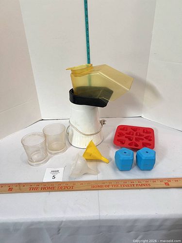 Electric Popcorn Popper with Funnels, Measuring Cups & Molds - D (1 of 8)