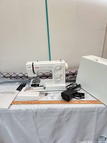 Janome HD-1000 Mechanical Sewing Machine with Extension Table- D (1 of 13)