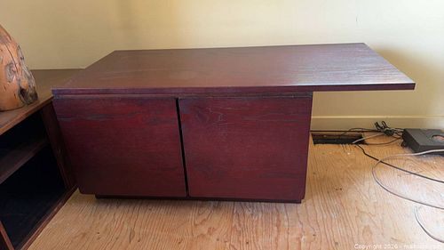 Mahogany Veneer Coffee Table with Built-In Storage (1 of 7)