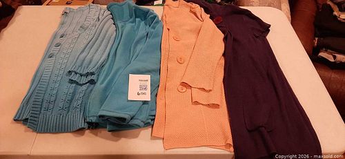 (B) Women's (Small-8) Clothing (1 of 8)