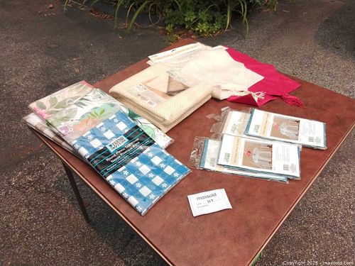 Assorted Table Linens & Rug Pad Lot, Multiple Brands (1 of 5)