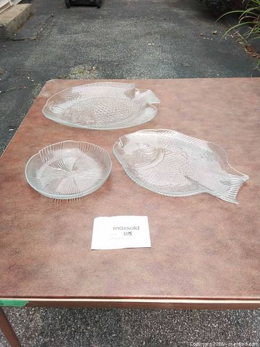 Glass Fish-Shaped Platter and Round Bowls, 3-Piece Set (1 of 3)