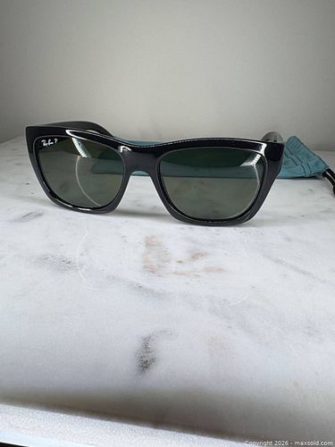 Ray-Ban RB4194 Black Acetate Sunglasses 53/17 Polarized Green (1 of 6)