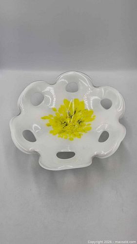 White & Yellow Art Glass  (1 of 10)