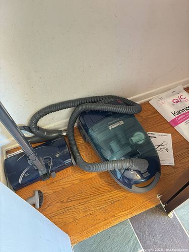 Canister Vac A (1 of 7)