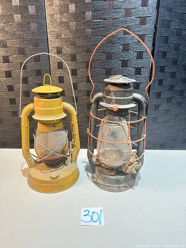 Pair of Kerosene / Oil Lanterns - Yellow & Black (1 of 18)