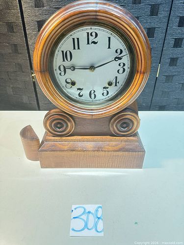 Victorian Wood Mantel Shelf Clock with Brass Trim & Glass (1 of 10)