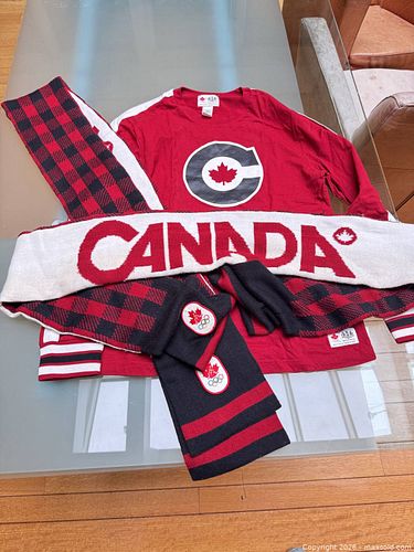 Official Winter Olympics 2010 clothing and accessories and limited edition print  (1 of 16)
