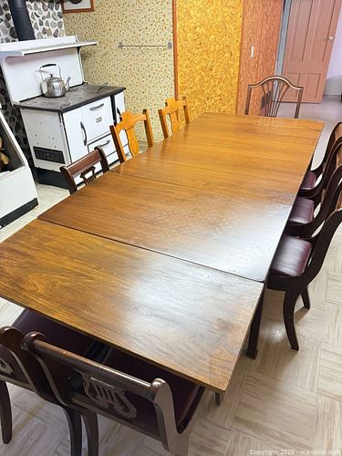 Traditional Medium Brown Extendable Wood Veneer Dining Table (1 of 3)