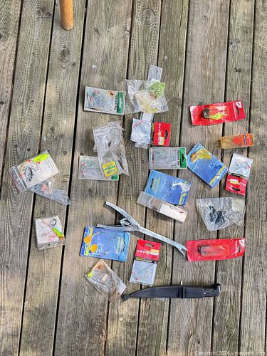 Assorted Fishing Tackle & Tools, 16-30 Pieces (1 of 5)