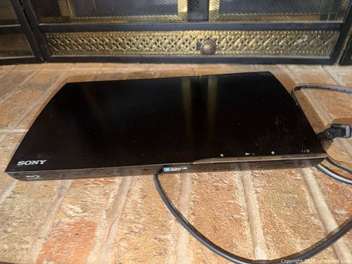 Sony BDP-S390 Blu-ray & DVD Player, Black (1 of 8)