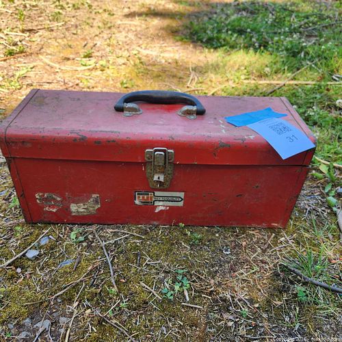 Red Metal Toolbox / Tool Chest, 16–20 in (1 of 6)