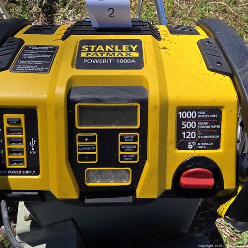 Stanley FATMAX PowerIt 1000A Portable Jump Starter (1 of 4)