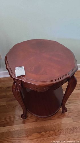 Craftline Round Traditional End/Side Table (1 of 10)