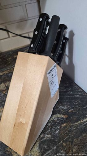 Knife Block with ~5 Knives, Flatware, Oven Mitt & Kitchen Towels (1 of 8)