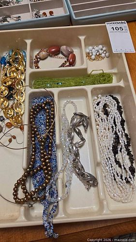 Mixed Lot of Costume Necklaces - Glass, Faux Pearls, Stone Chips (1 of 11)