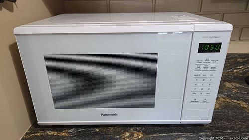 Panasonic NN-SG656W White Countertop Microwave Oven (1 of 6)