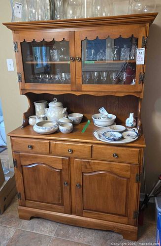 Roxton Hutch / China Cabinet with Glass Doors and Drawers C (1 of 9)