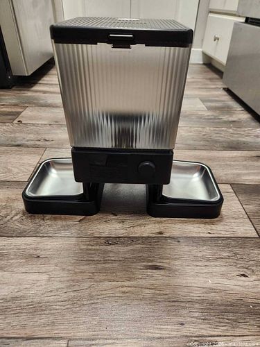 Automatic Cat Feeder (1 of 3)