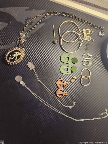 Jewelry: Earrings & Necklaces (1 of 5)