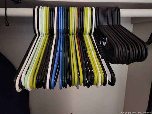 Plastic Hangers (1 of 3)