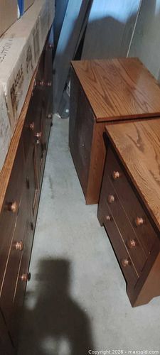 Solid Wood Traditional Dresser with 2 Nightstands, Brown Oak (1 of 3)