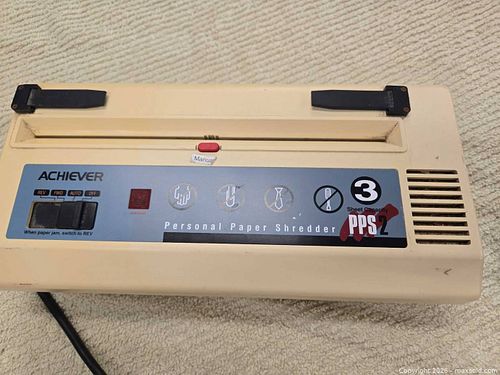 Achiever PPS2 Personal/Small Office Strip-Cut Shredder (1 of 3)