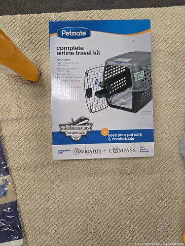 Pet supplies lot: Petmate crate accessories, Arm & Hammer shampoo, plush beds (1 of 3)