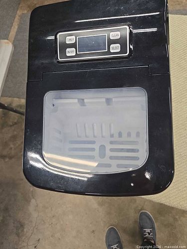 Portable Countertop Ice Maker, Black/White (Unknown Brand) (1 of 5)