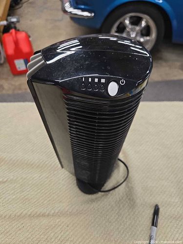 Vornado Black Tower Oscillating Corded Electric Fan (1 of 3)