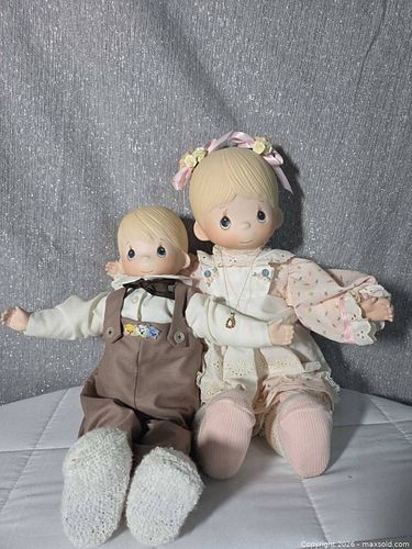 Pair of Precious Moments Dolls 16–20 in Vintage Collectible (1 of 9)