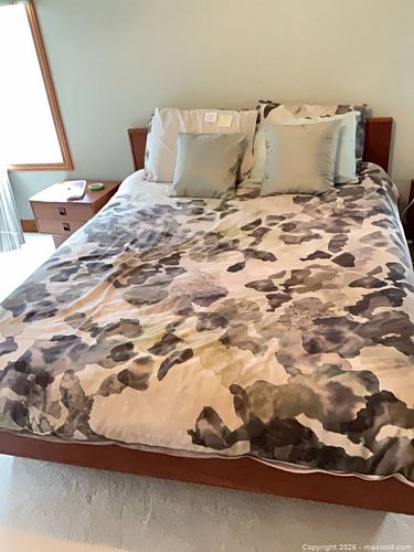 Mid-Century Wood Bed Frame with Mattress, Duvet & Decorative Pillows/ lamps  (1 of 14)