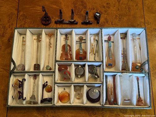 Vintage Asian Carved Gem Stone Miniature Musical Instruments  (1 of 13)