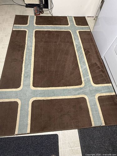 Area rug  (1 of 4)