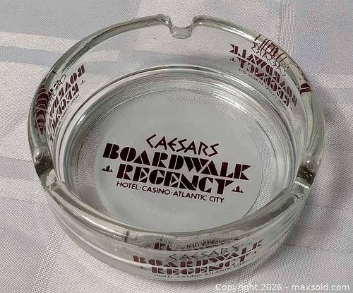 CAESARS CASINO GLASS ASHTRAY (1 of 8)