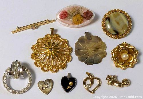 NECKLACE PENDANT AND BROOCH JEWELRY LOT (1 of 20)