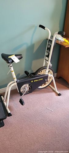 Deluxe Stationary Exercise Bike (1 of 6)
