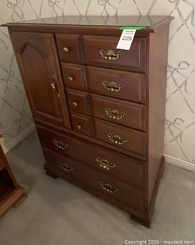 Maple Hutch Dresser (1 of 7)
