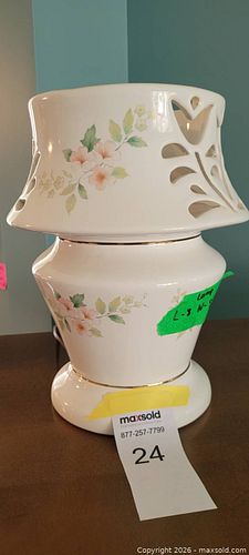 Vintage Ceramic Accent Lamp (1 of 7)