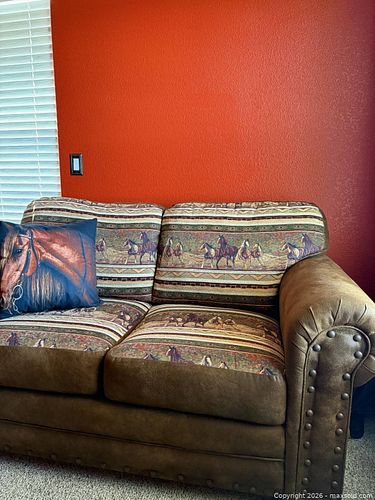 Loveseat (1 of 5)