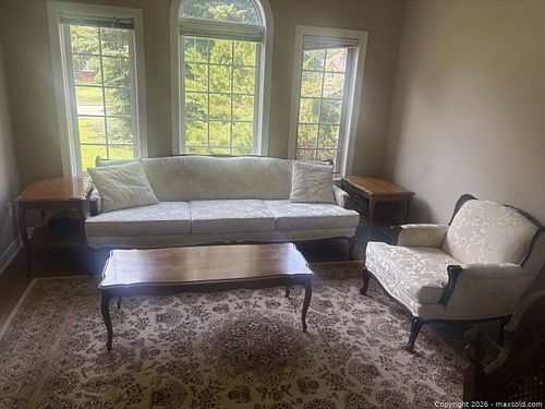 Traditional Vintage Ivory & Multi-Color Patterned Area Rug (1 of 1)