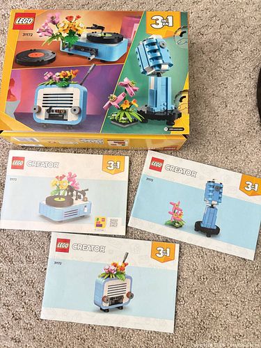 LEGO Creator 3-in-1 31172 Record Player with Flowers, 366 pcs (1 of 5)