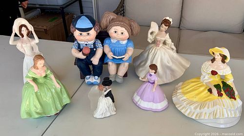 Vintage hand painted figurines (1 of 5)