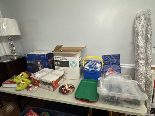 Christmas Decor and Collectibles Lot (1 of 16)