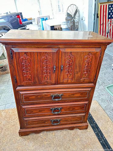 Vintage dresser  (1 of 6)