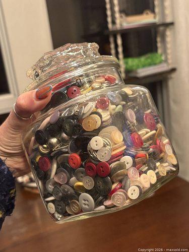 Mixed Lot of 100+ Multicolor Buttons in Glass Jar (1 of 2)