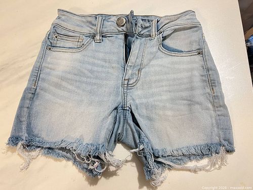 Casual Women's Mix: Denim Shorts, Cropped Tees, Bodysuit, Tube Top (1 of 5)