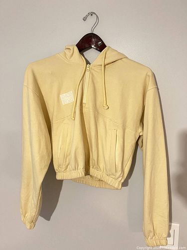 Noize Cropped Zip Hoodie (XS) & Under Armour Crewneck (S) Bundle (1 of 6)